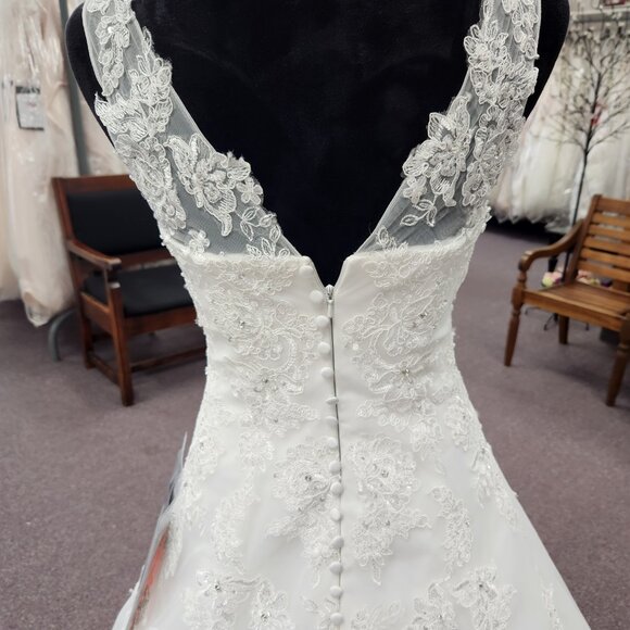 Private Label Clemence Bridal Gown Size 4 Ivory Lace/Tulle Wedding Dress - Picture 6 of 9